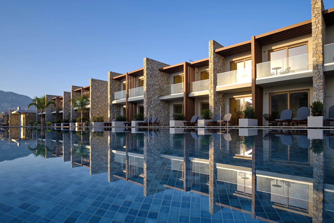 Swim-up kamers bij luxe resort met direct toegang tot zwembad